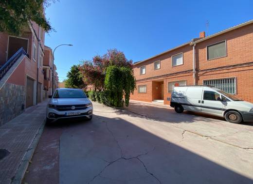 3 Floor Townhouse - Resale - Sax - Sax