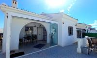 Resale - Villa - Torrevieja - La Siesta - El Salado -  Torreta