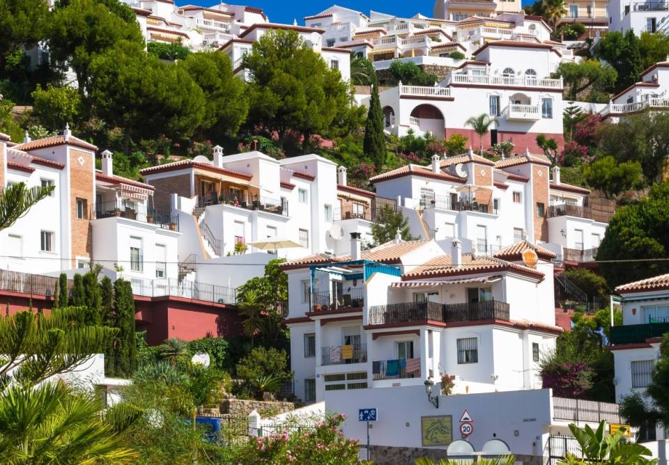 Sánchez to stop Britons buying second homes in Spain - Great headline but far from the truth