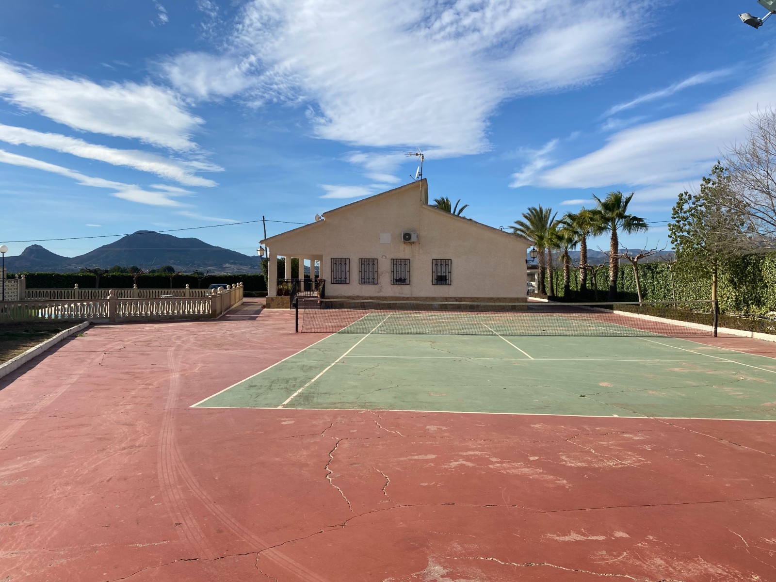 Finca, 4 Slaapkamers, Sax, Alicante met Zwembad en Tennisbaan