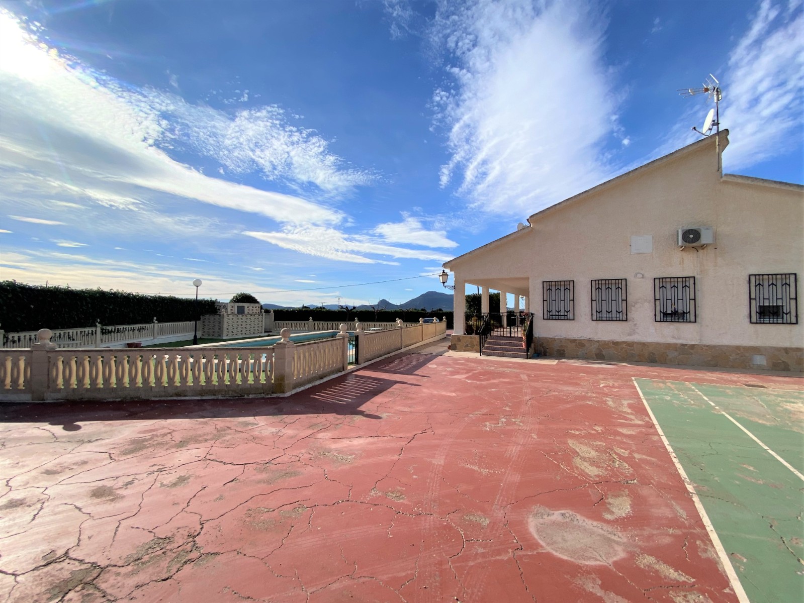 Finca, 4 Slaapkamers, Sax, Alicante met Zwembad en Tennisbaan