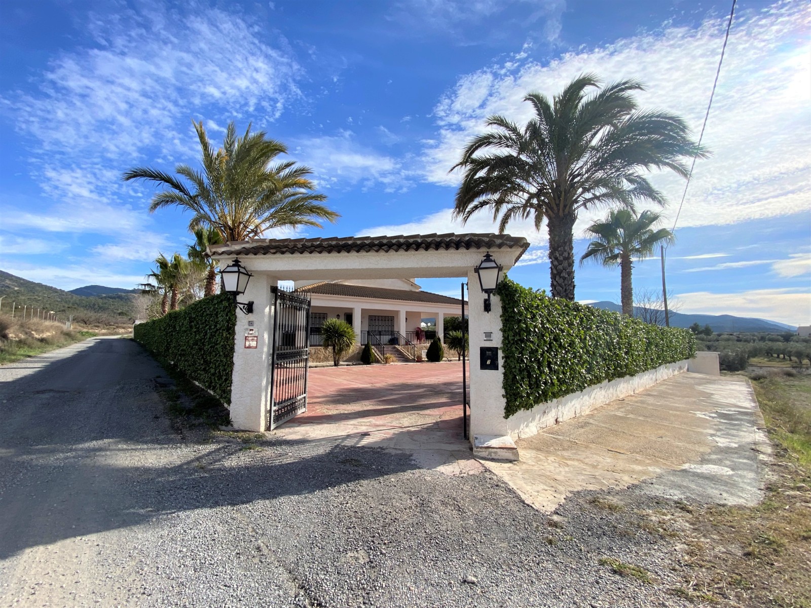 Finca, 4 Slaapkamers, Sax, Alicante met Zwembad en Tennisbaan