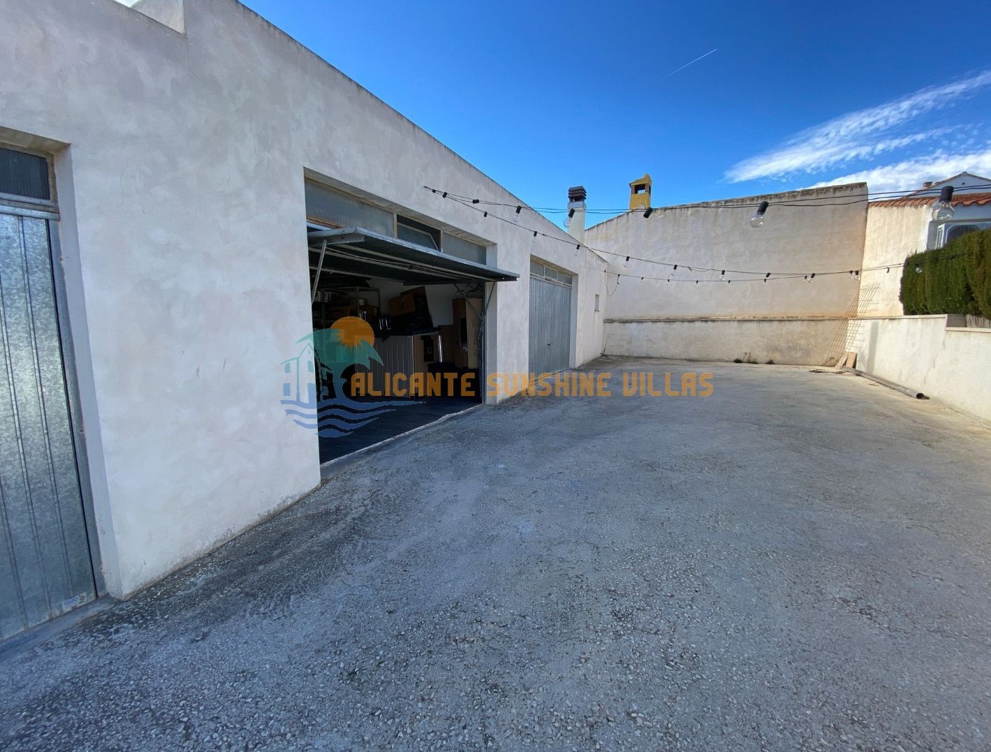 Townhouse 4 Bedrooms, Private Pool and Garage in Salinas