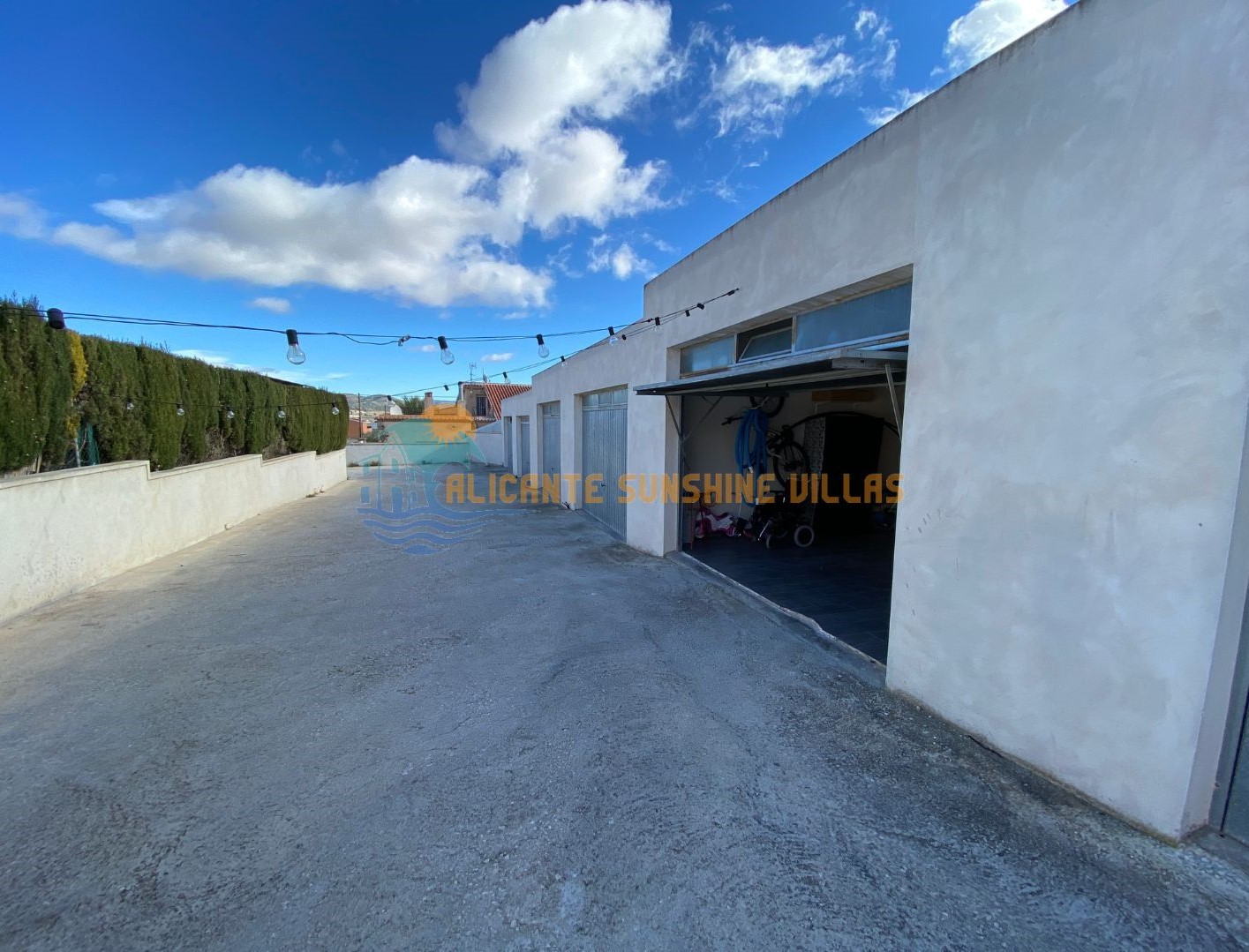 Townhouse 4 Bedrooms, Private Pool and Garage in Salinas