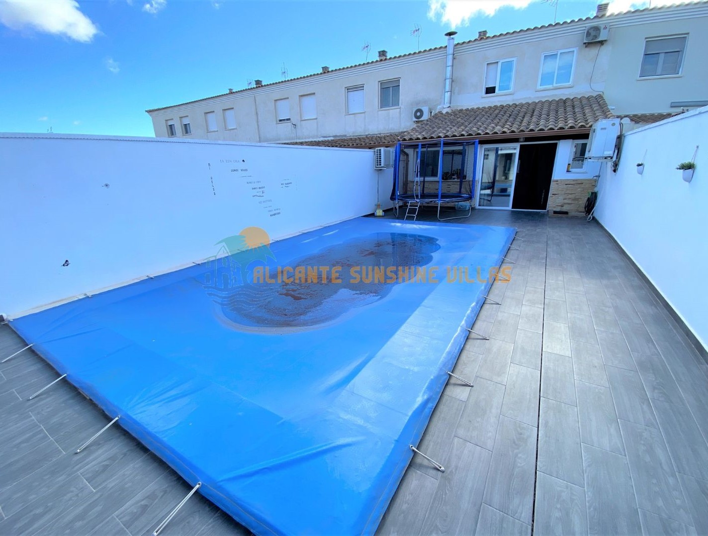 Townhouse 4 Bedrooms, Private Pool and Garage in Salinas