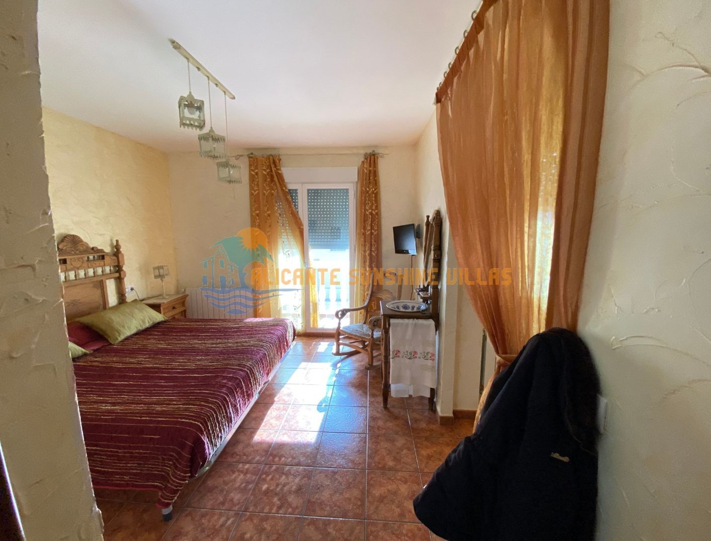 Townhouse 4 Bedrooms, Private Pool and Garage in Salinas