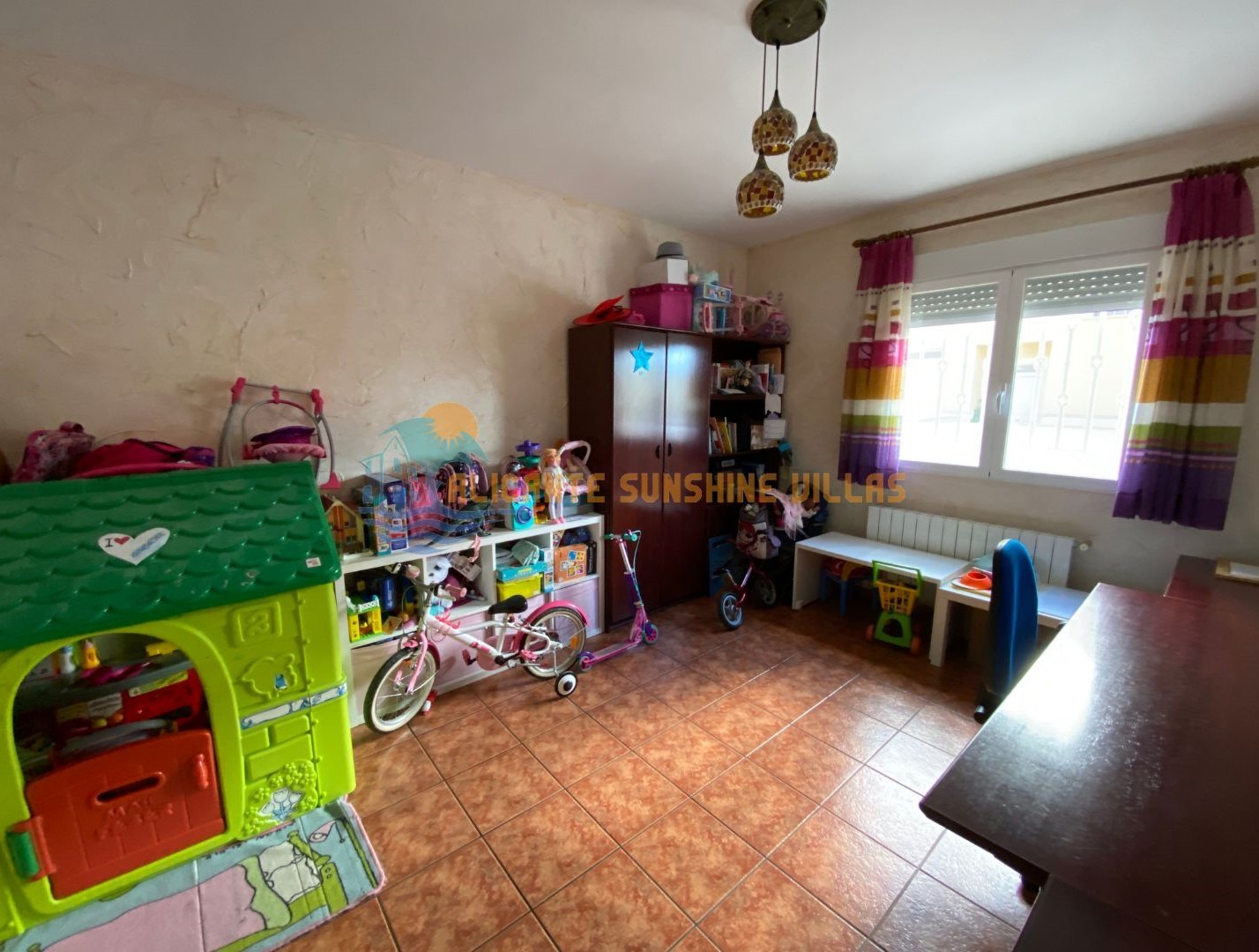 Townhouse 4 Bedrooms, Private Pool and Garage in Salinas