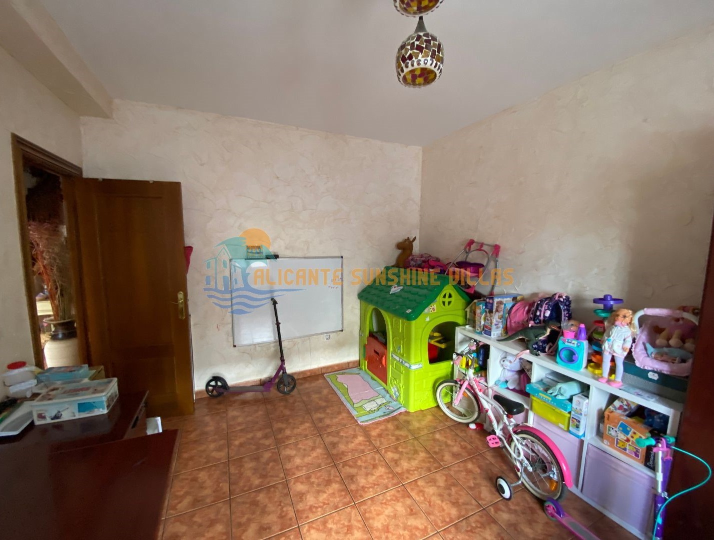 Townhouse 4 Bedrooms, Private Pool and Garage in Salinas