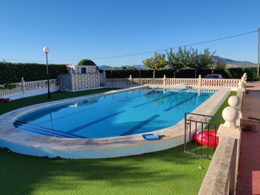 Finca, 4 Slaapkamers, Sax, Alicante met Zwembad en Tennisbaan