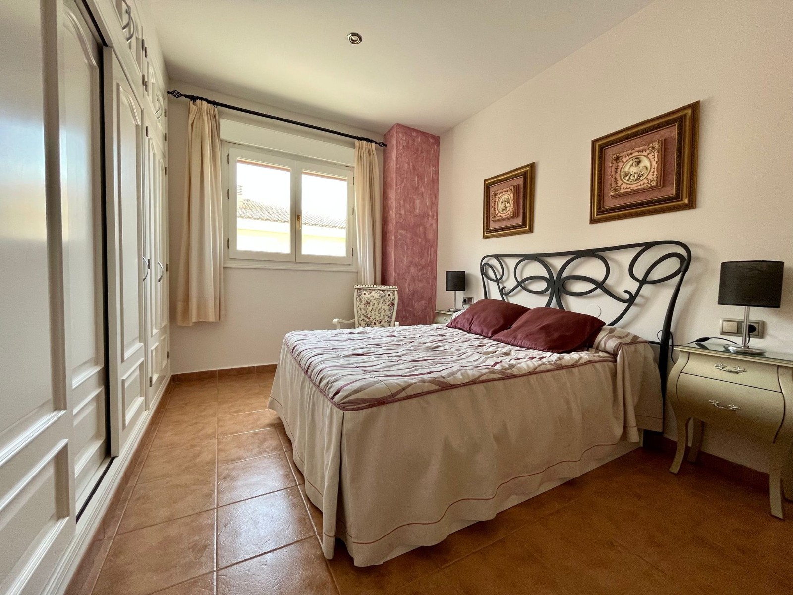 Townhouse with 4 Beds, Pool, and Garage in Sax, Alicante