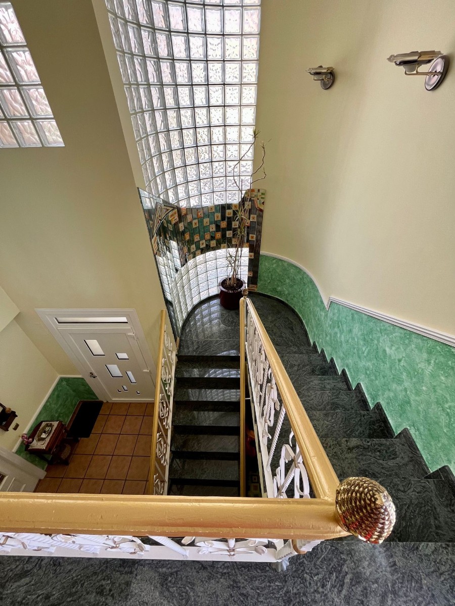 Townhouse with 4 Beds, Pool, and Garage in Sax, Alicante