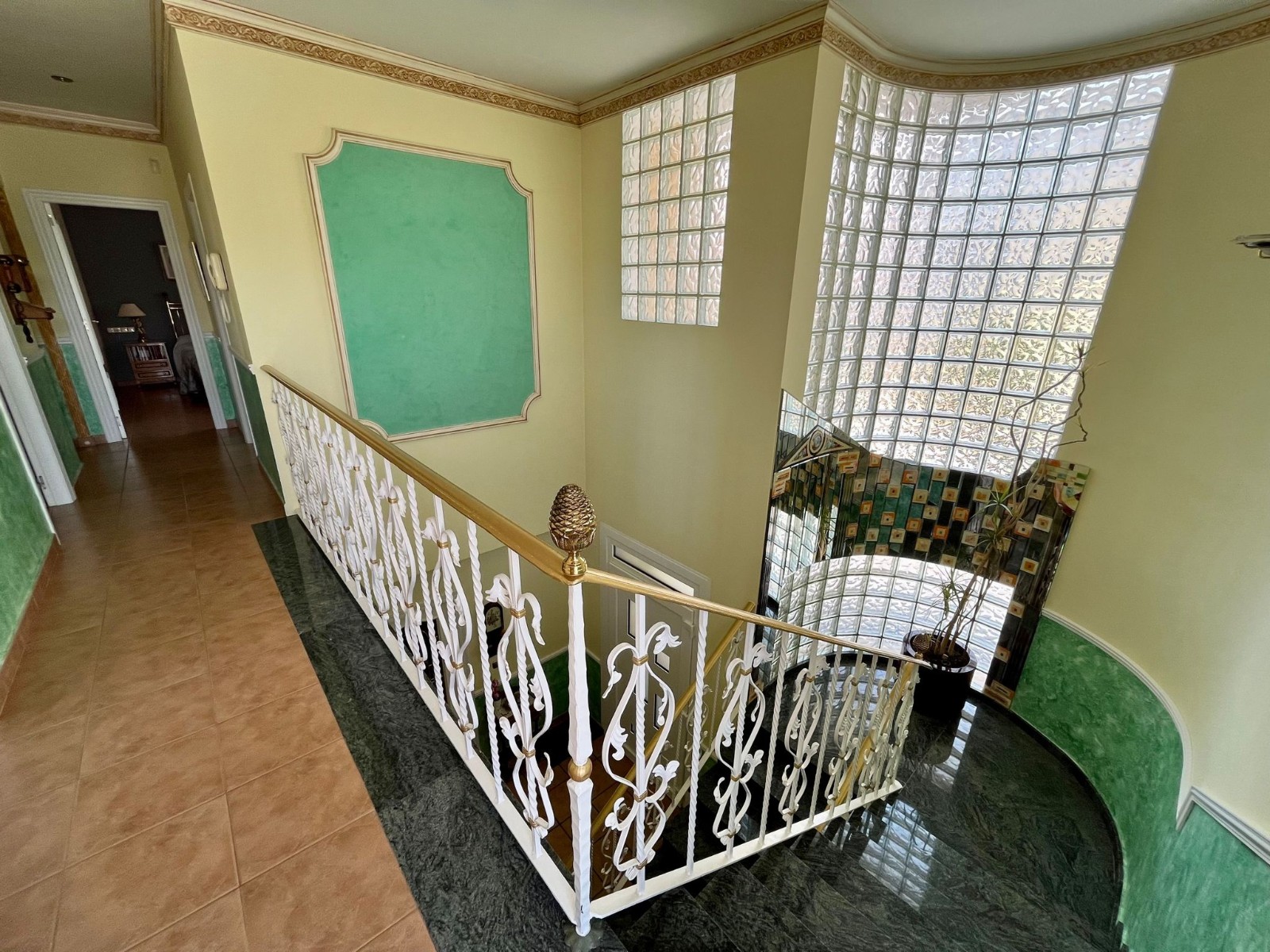Townhouse with 4 Beds, Pool, and Garage in Sax, Alicante