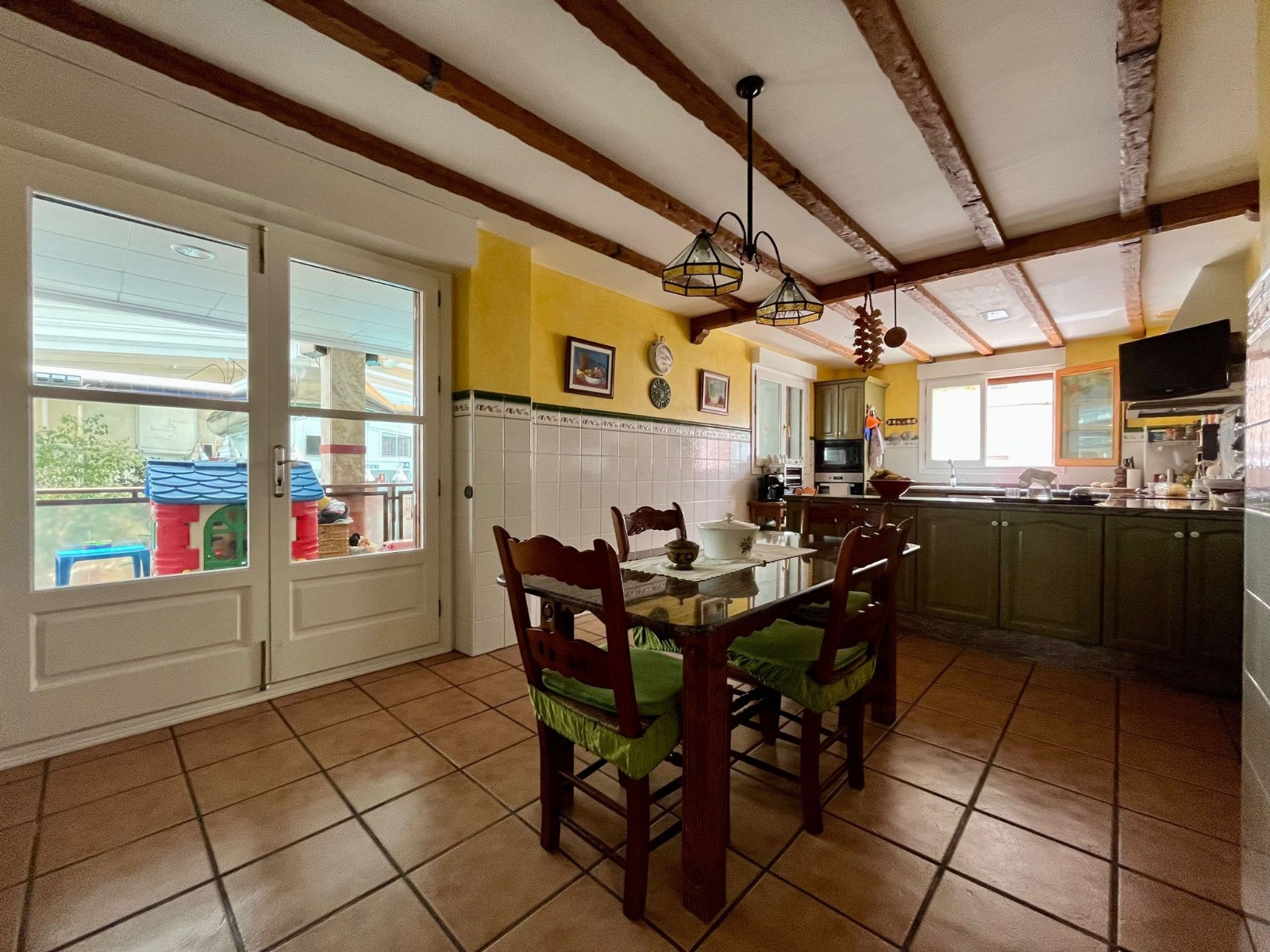 Townhouse with 4 Beds, Pool, and Garage in Sax, Alicante
