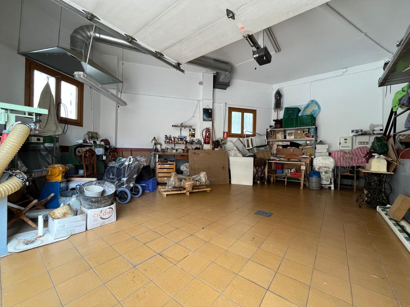 Townhouse with 4 Beds, Pool, and Garage in Sax, Alicante