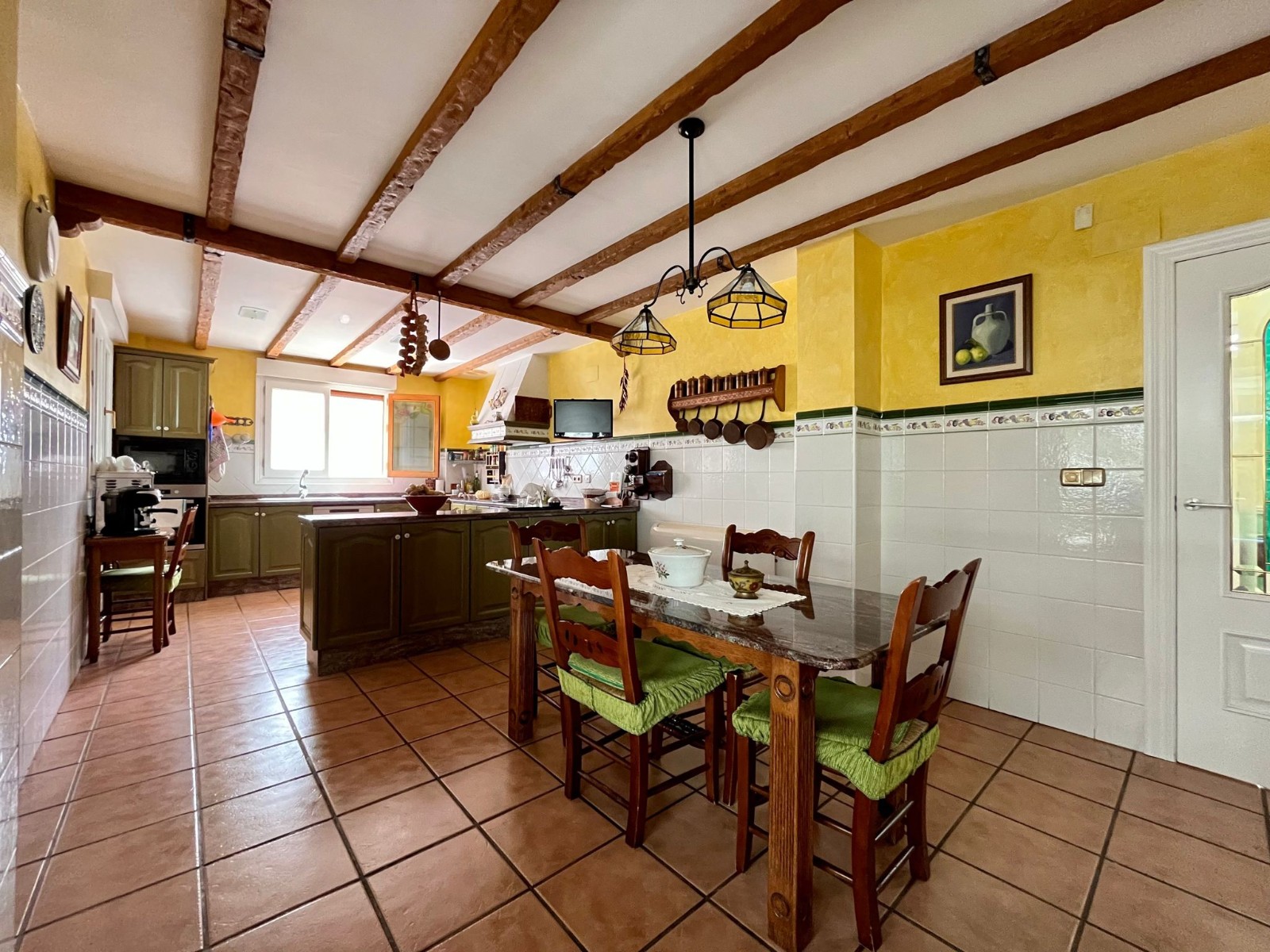 Townhouse with 4 Beds, Pool, and Garage in Sax, Alicante