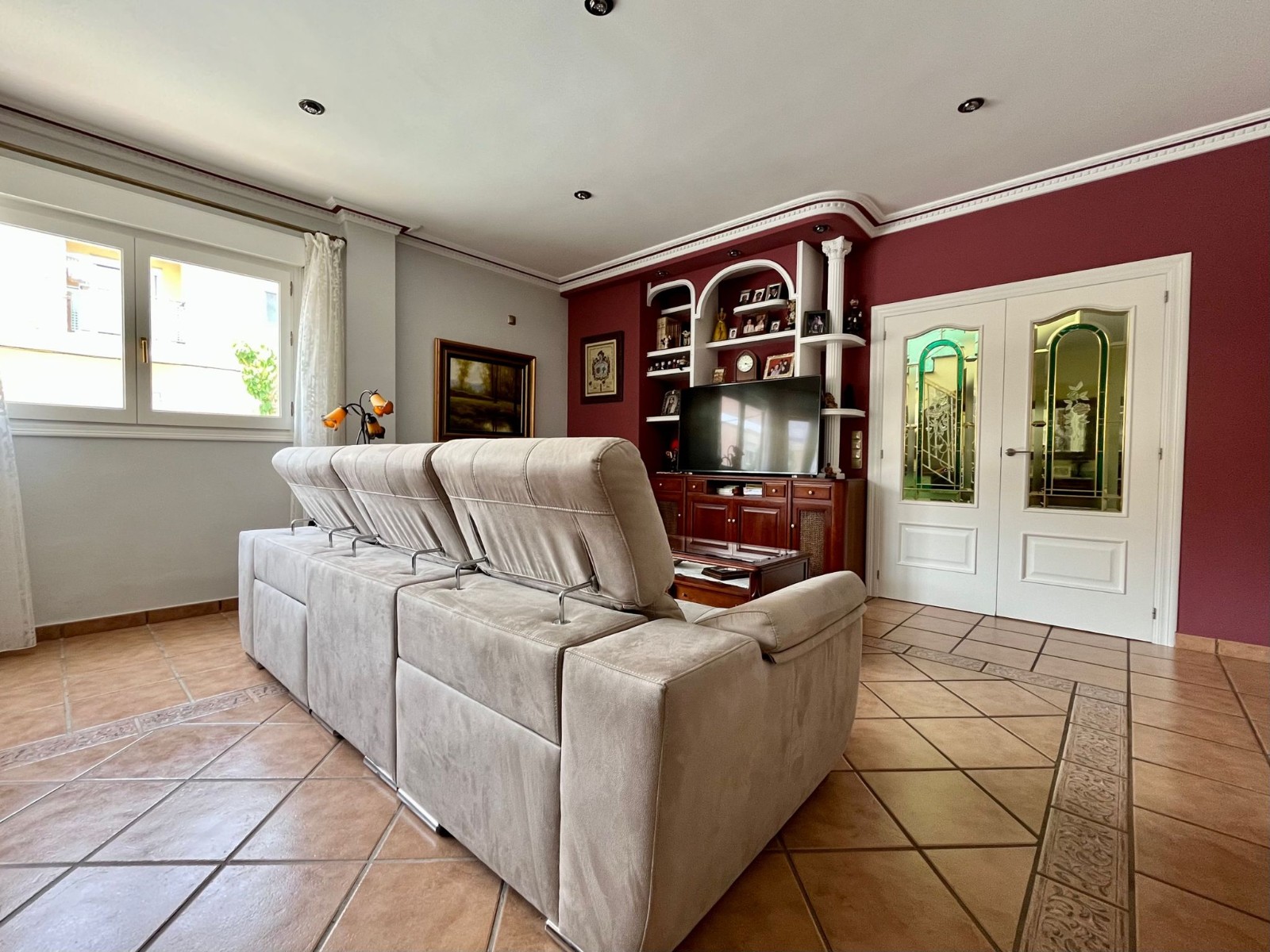 Townhouse with 4 Beds, Pool, and Garage in Sax, Alicante
