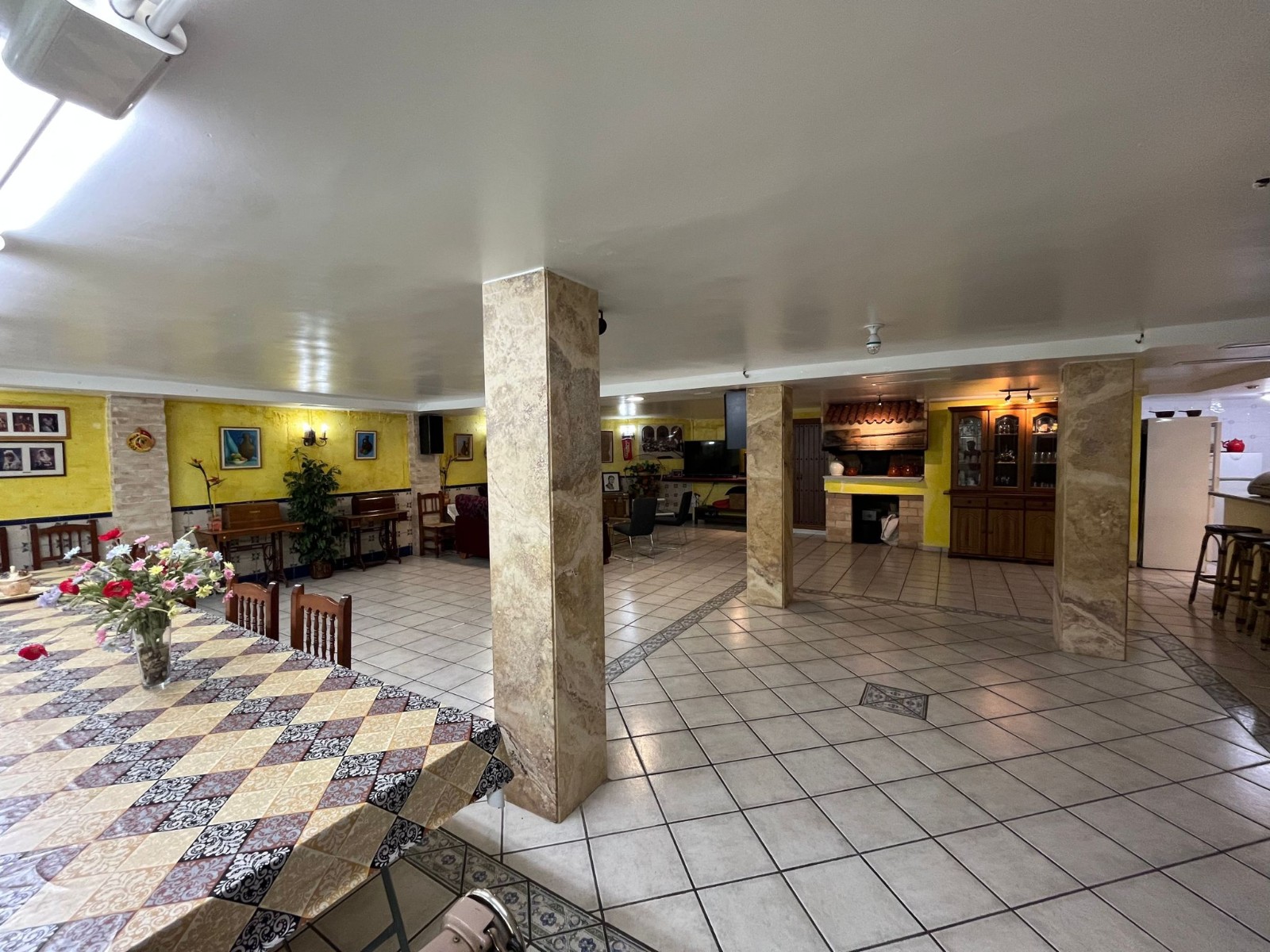 Townhouse with 4 Beds, Pool, and Garage in Sax, Alicante