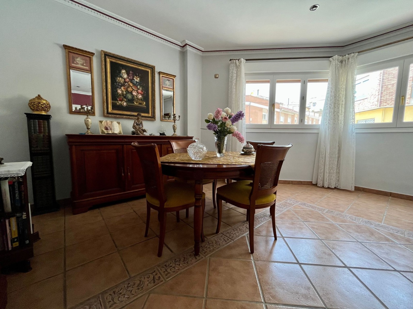 Townhouse with 4 Beds, Pool, and Garage in Sax, Alicante