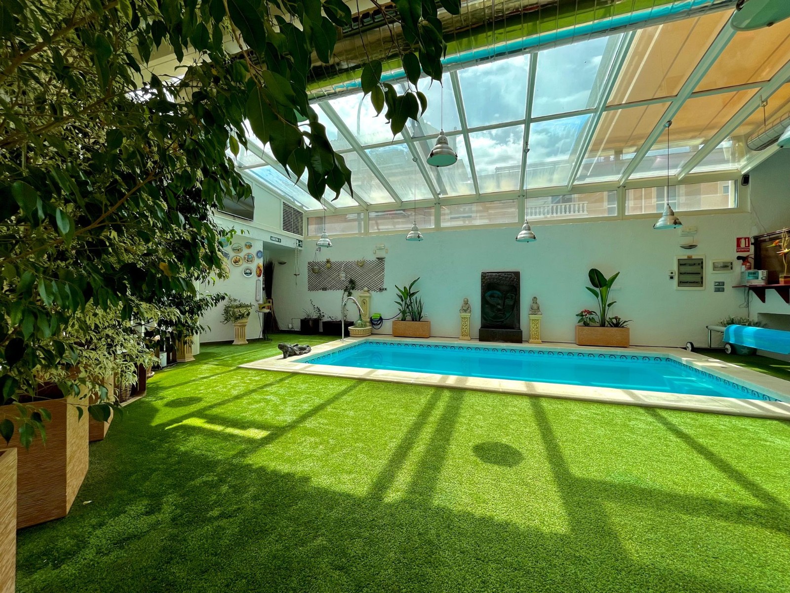 Townhouse with 4 Beds, Pool, and Garage in Sax, Alicante