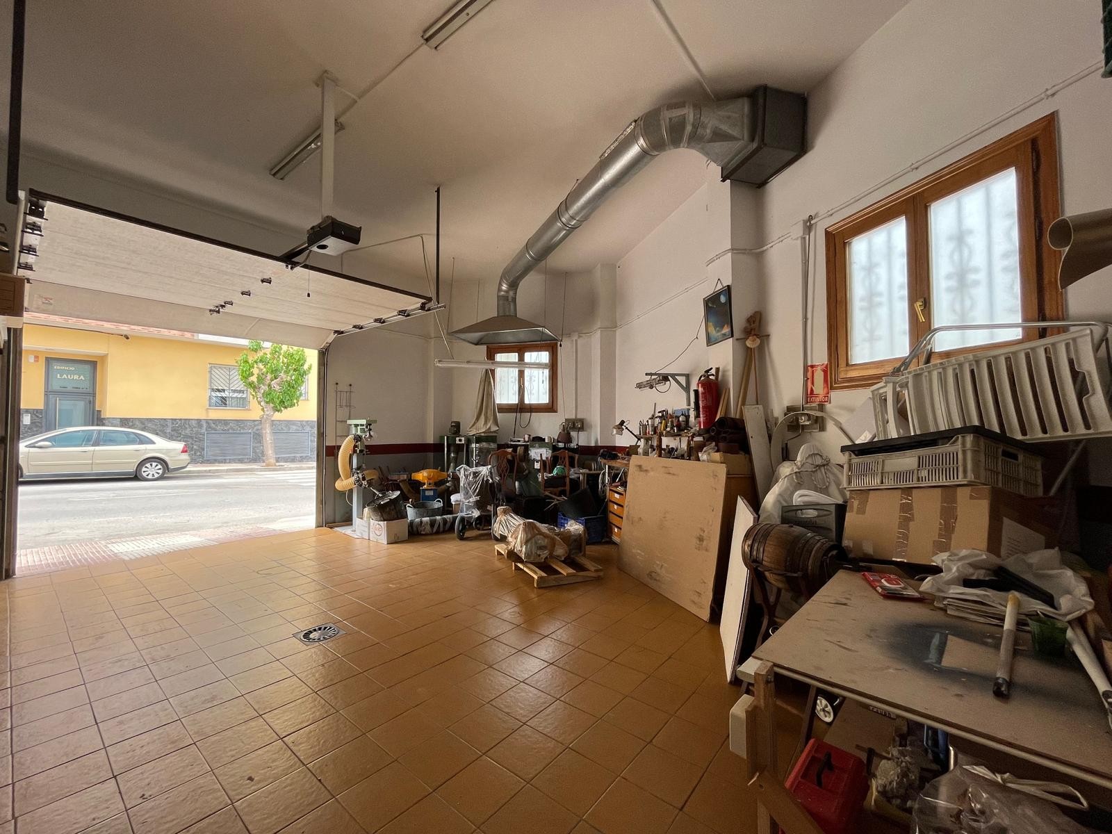Townhouse with 4 Beds, Pool, and Garage in Sax, Alicante