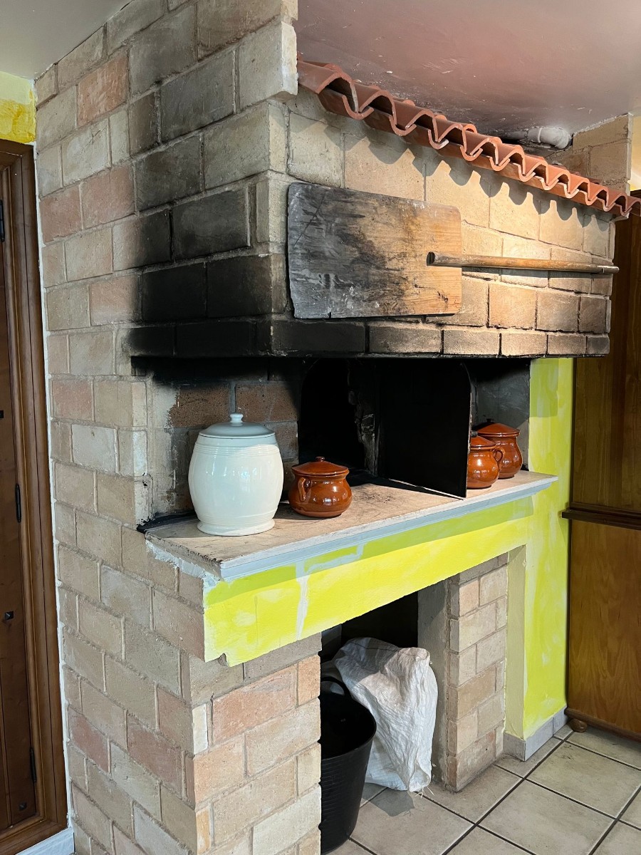 Townhouse with 4 Beds, Pool, and Garage in Sax, Alicante