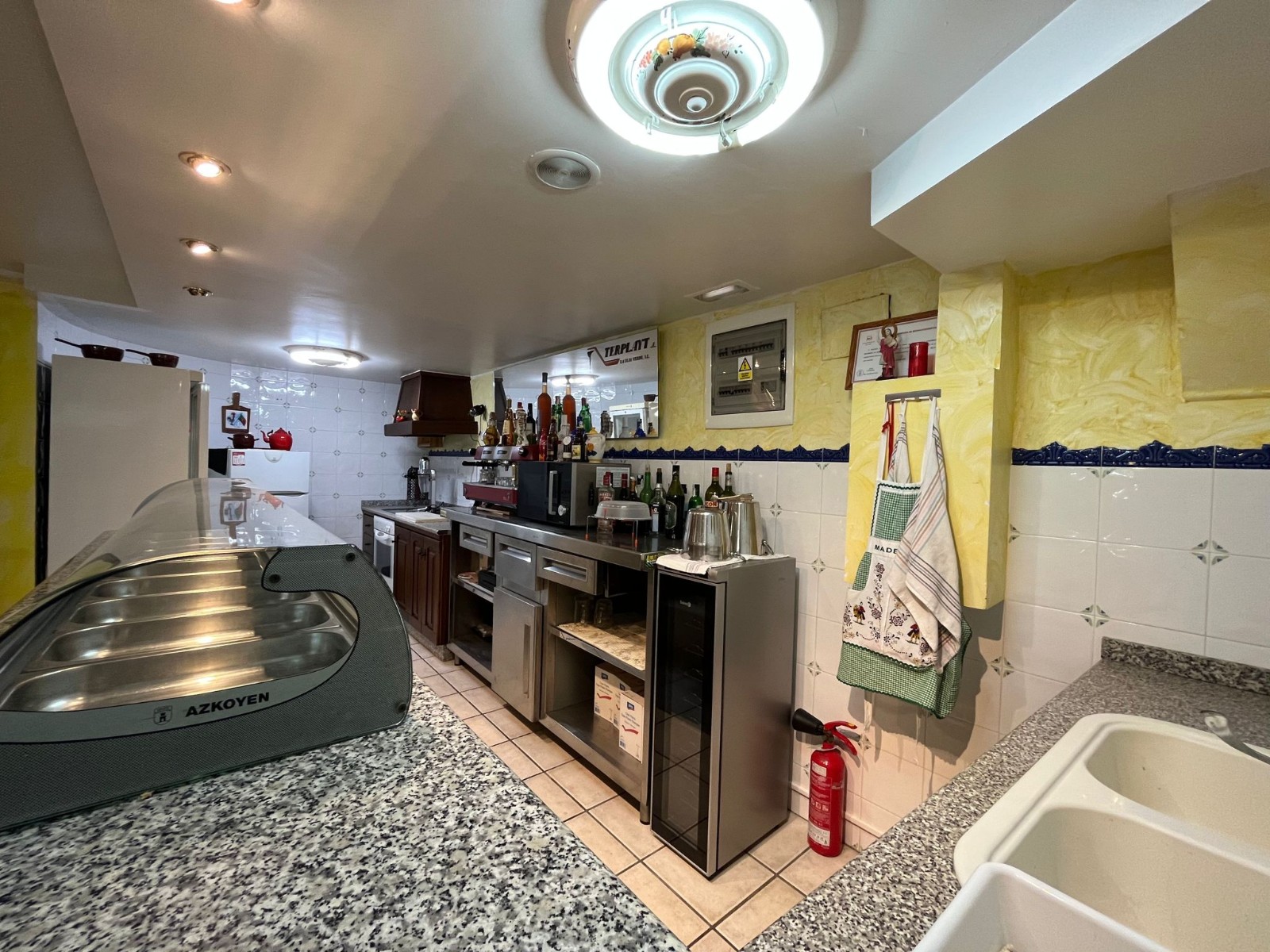 Townhouse with 4 Beds, Pool, and Garage in Sax, Alicante