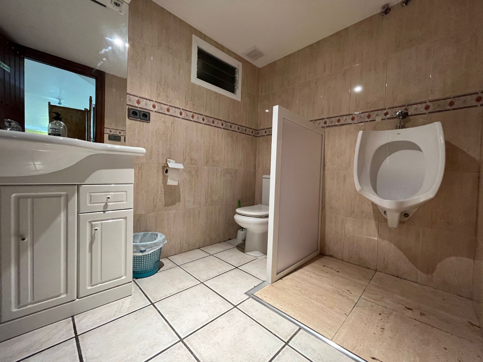 Townhouse with 4 Beds, Pool, and Garage in Sax, Alicante