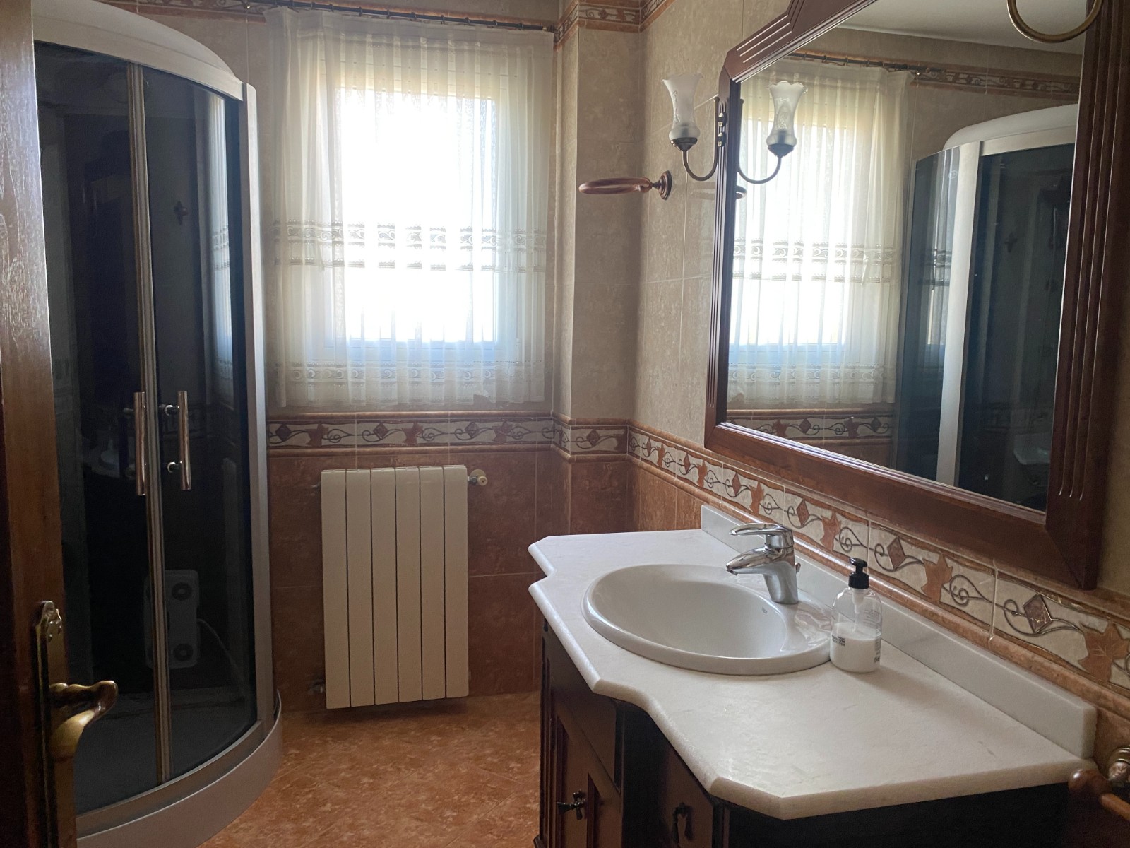 Villa met 5 Slaapkamers en Zwembad in Elda, Alicante
