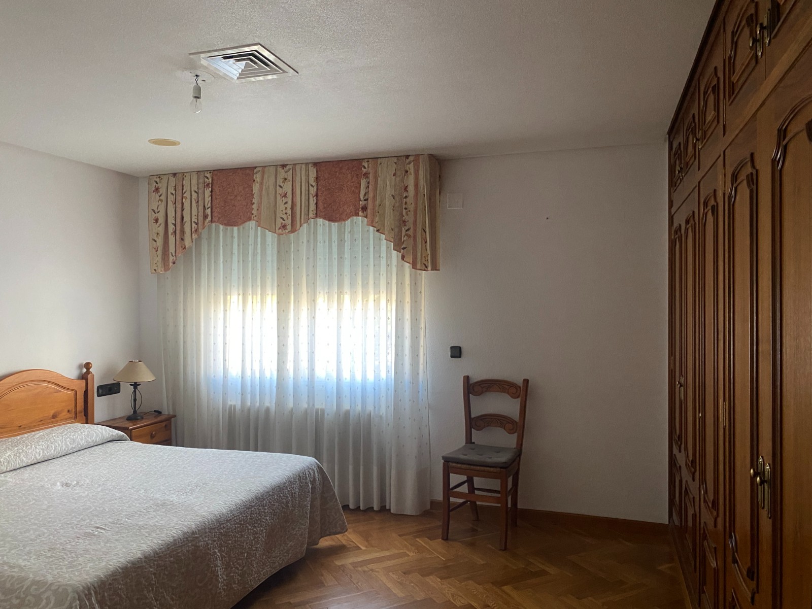 Villa met 5 Slaapkamers en Zwembad in Elda, Alicante