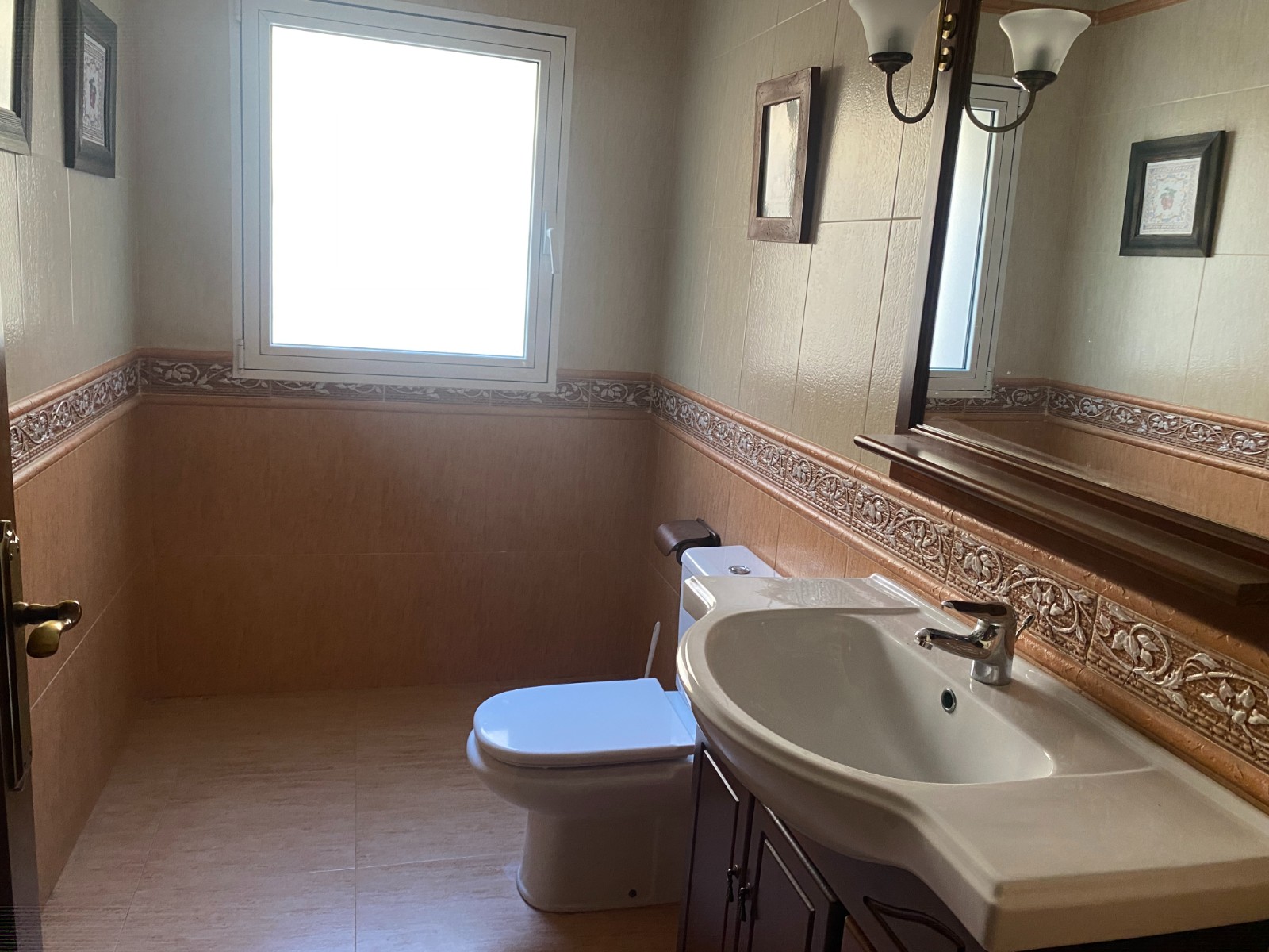 Villa met 5 Slaapkamers en Zwembad in Elda, Alicante