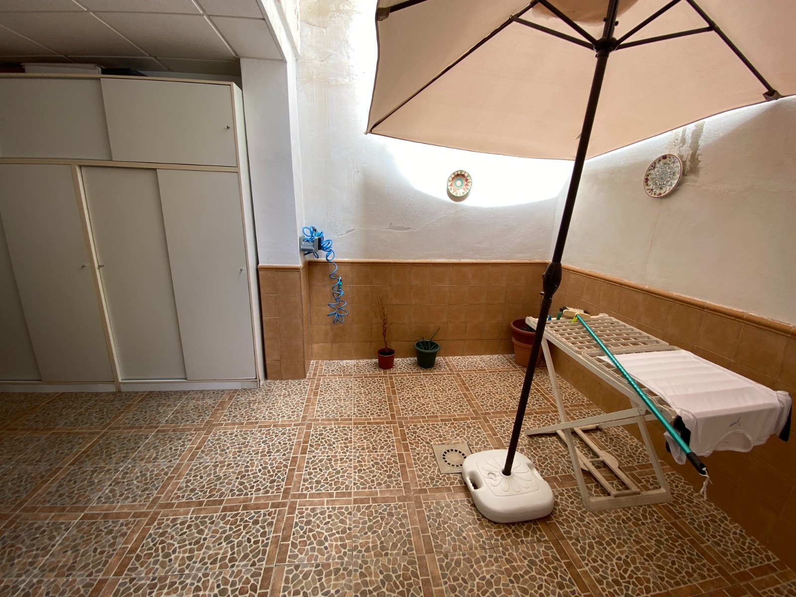 Rijwoning met 5 Slaapkamers in Sax, Alicante met Garage en Terras