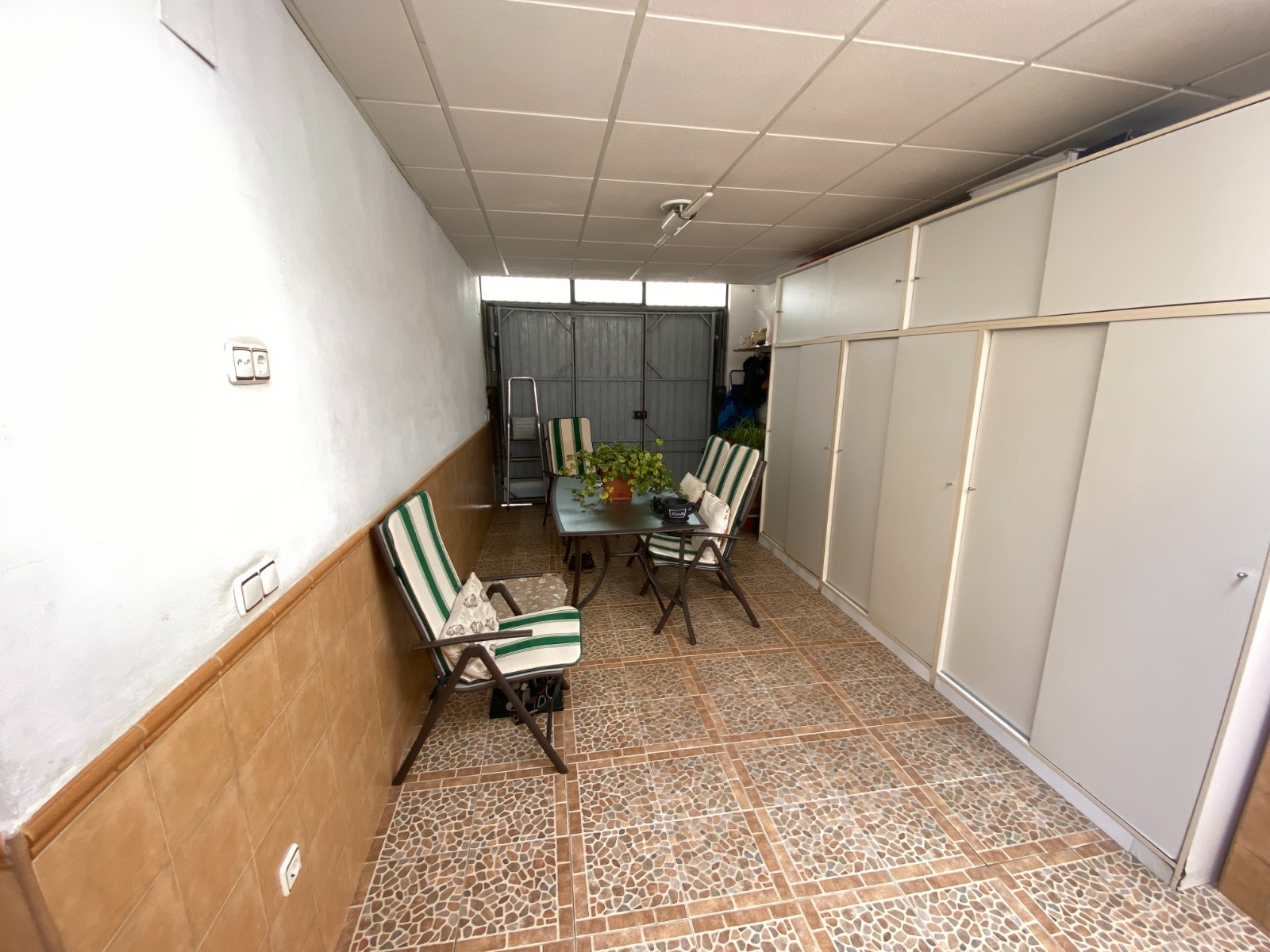 Rijwoning met 5 Slaapkamers in Sax, Alicante met Garage en Terras