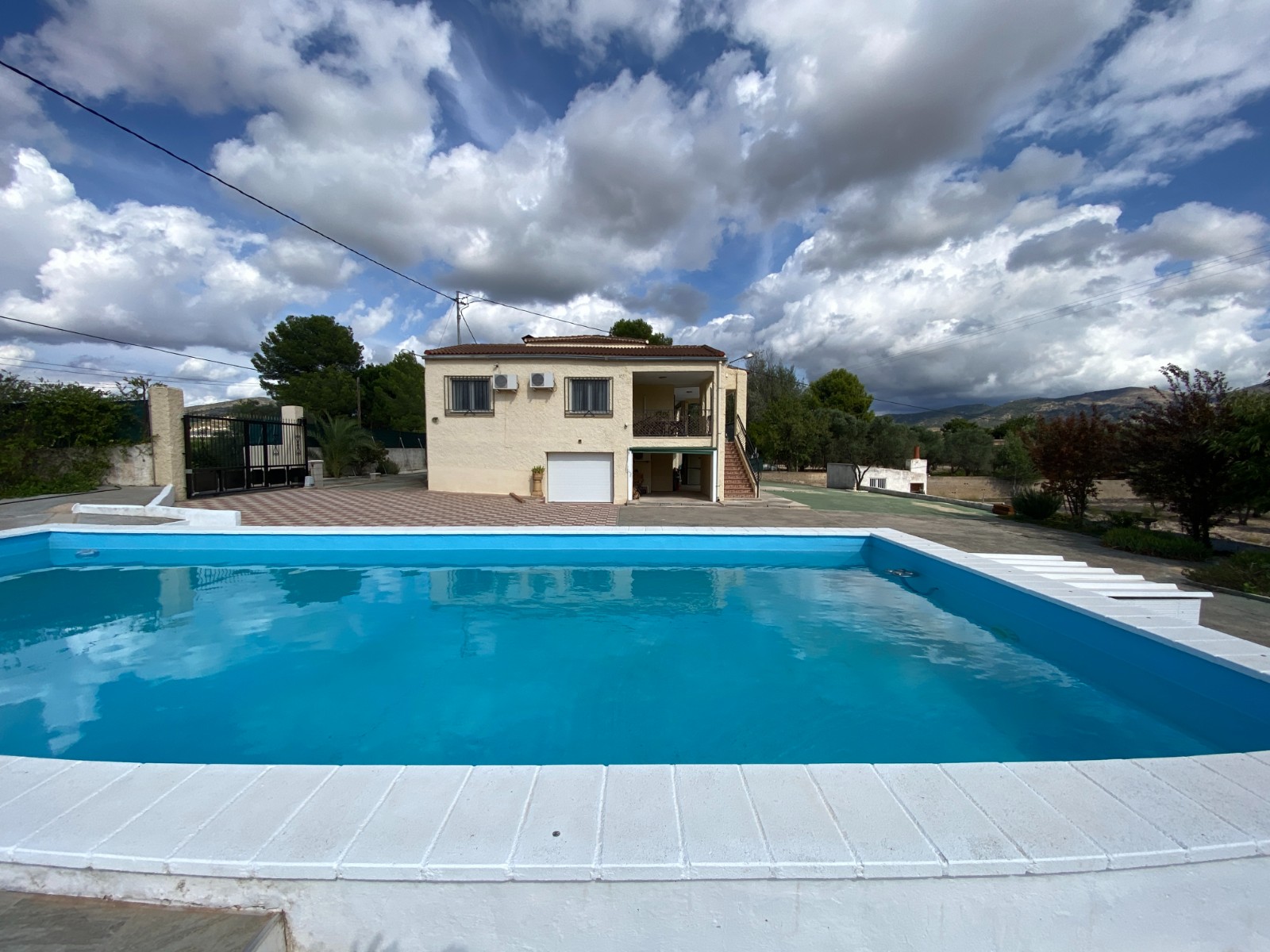 For sale: 4 bedroom house / villa in Sax, Costa Blanca