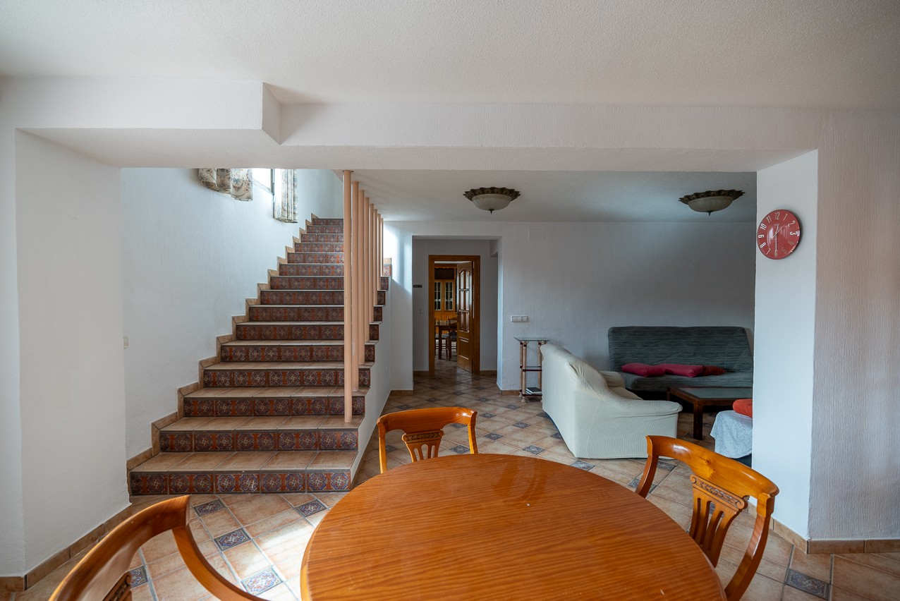 Villa, 6 Beds, Monóvar, Alicante with Large Plot and Mountain Views