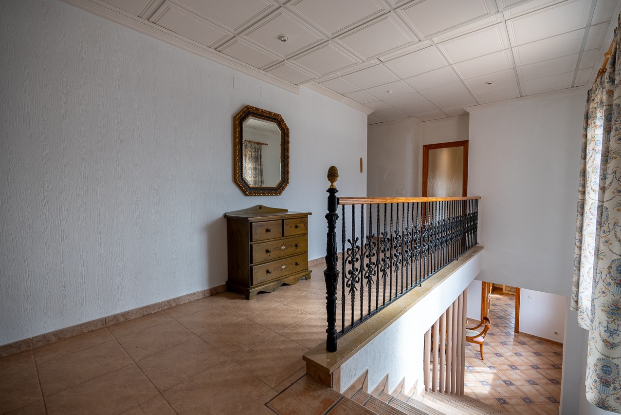 Villa, 6 Beds, Monóvar, Alicante with Large Plot and Mountain Views
