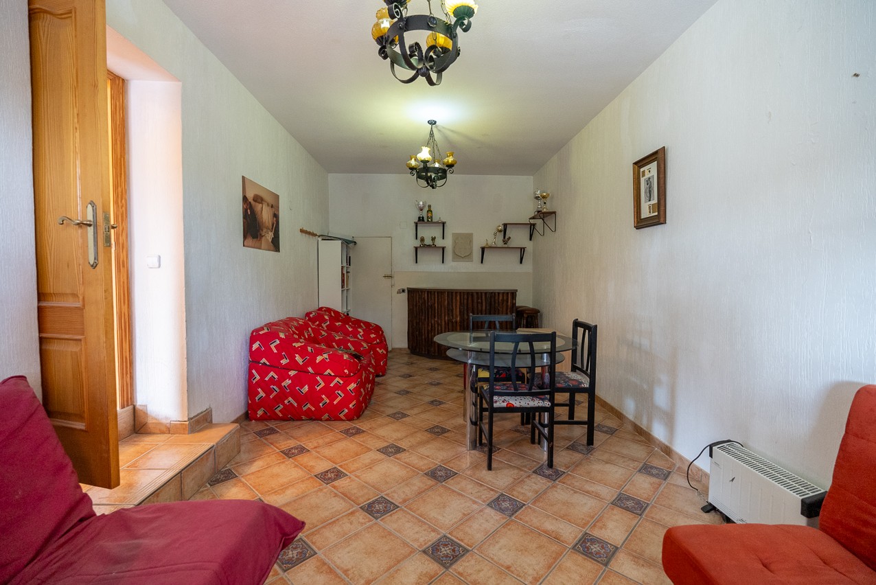 Villa, 6 Beds, Monóvar, Alicante with Large Plot and Mountain Views