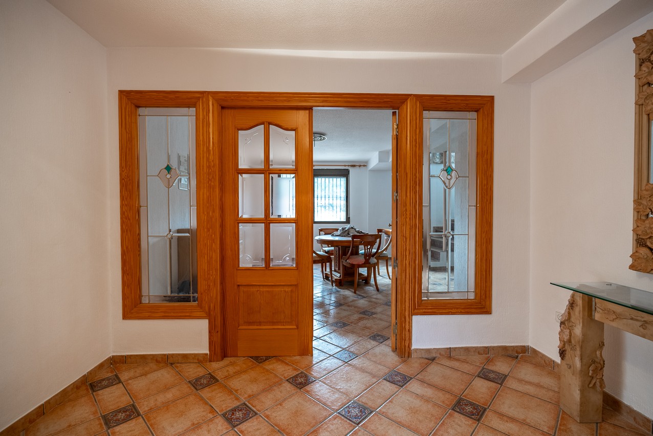 Villa, 6 Beds, Monóvar, Alicante with Large Plot and Mountain Views