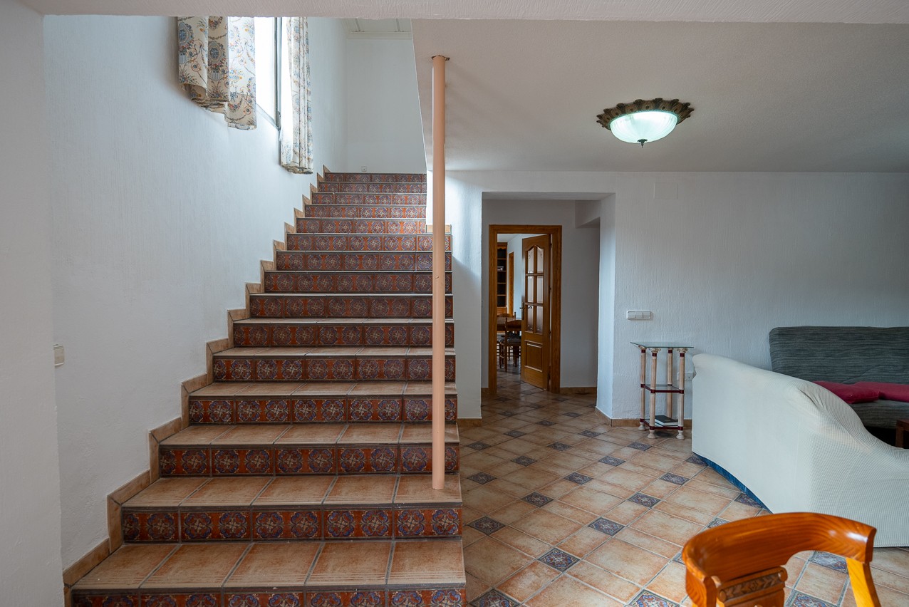 Villa, 6 Beds, Monóvar, Alicante with Large Plot and Mountain Views