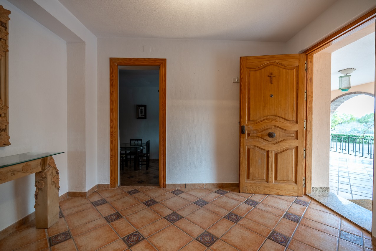 Villa, 6 Beds, Monóvar, Alicante with Large Plot and Mountain Views