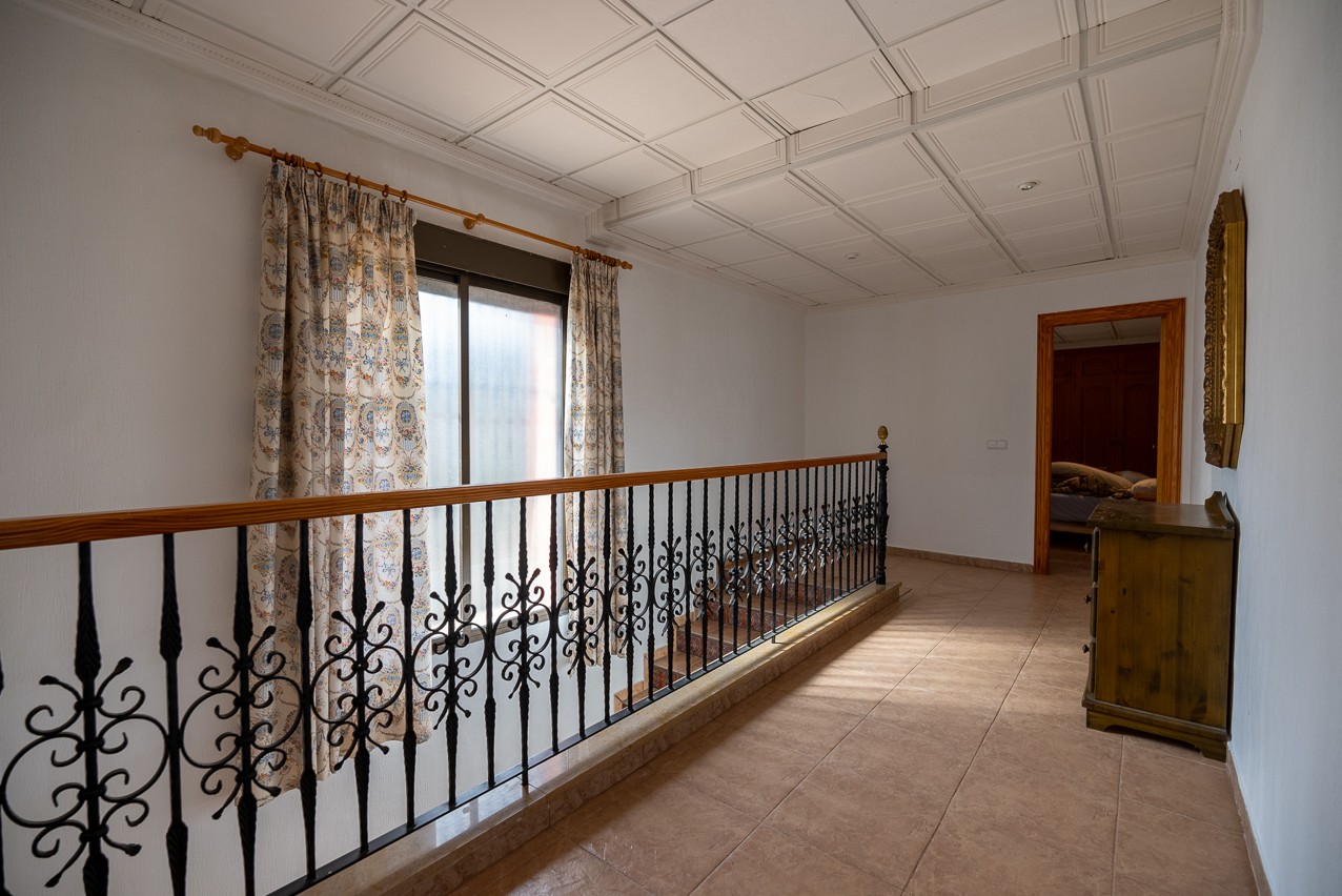 Villa, 6 Beds, Monóvar, Alicante with Large Plot and Mountain Views