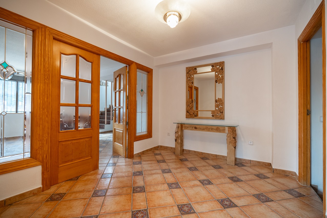 Villa, 6 Beds, Monóvar, Alicante with Large Plot and Mountain Views