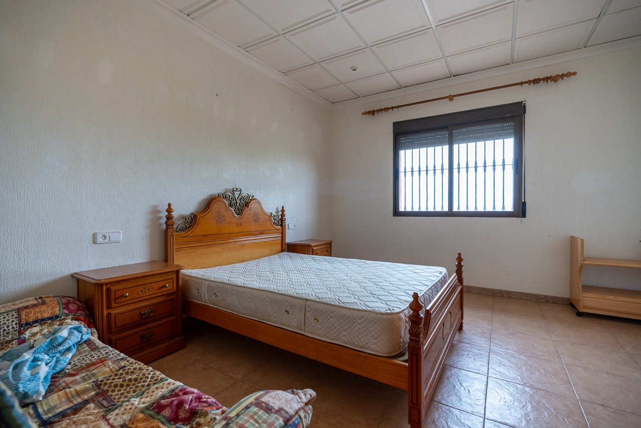 Villa, 6 Beds, Monóvar, Alicante with Large Plot and Mountain Views