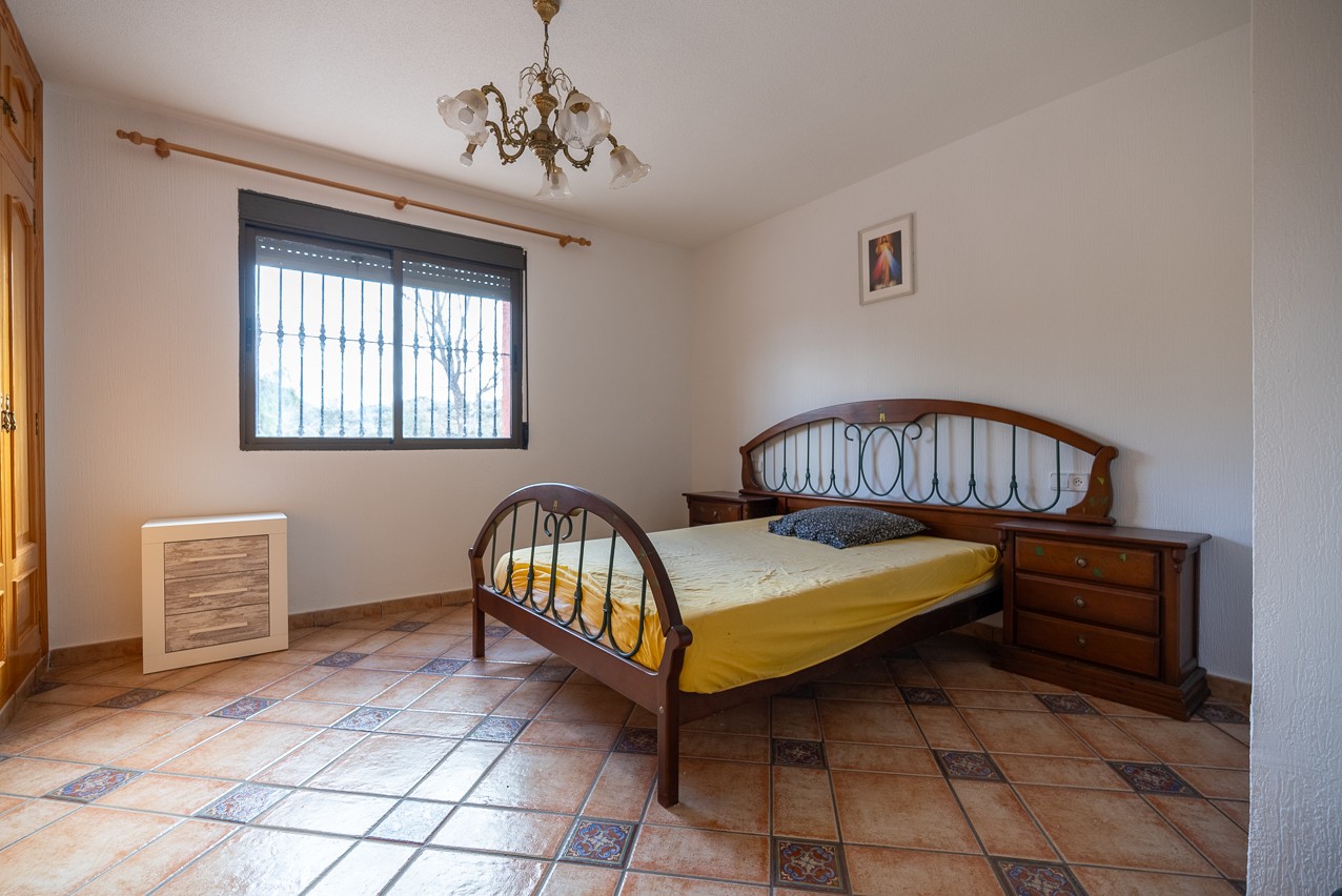 Villa, 6 Beds, Monóvar, Alicante with Large Plot and Mountain Views