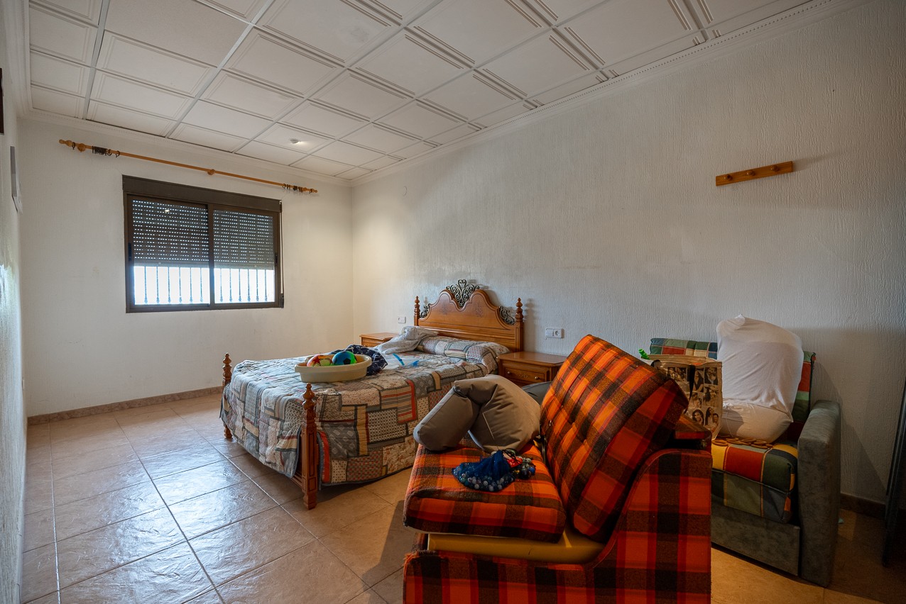 Villa, 6 Beds, Monóvar, Alicante with Large Plot and Mountain Views
