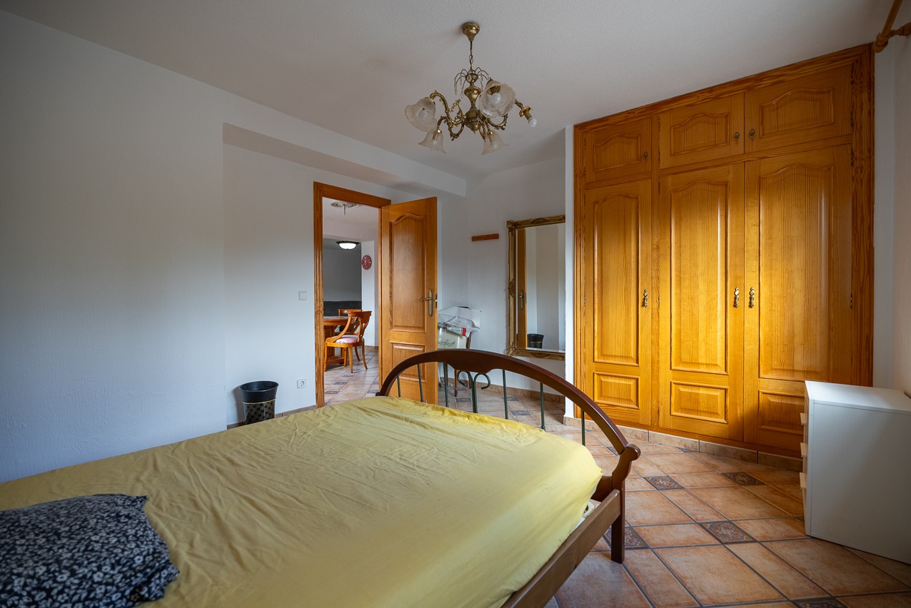 Villa, 6 Beds, Monóvar, Alicante with Large Plot and Mountain Views