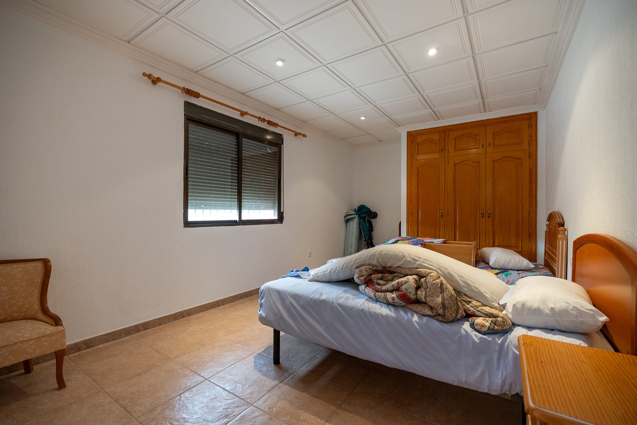 Villa, 6 Beds, Monóvar, Alicante with Large Plot and Mountain Views
