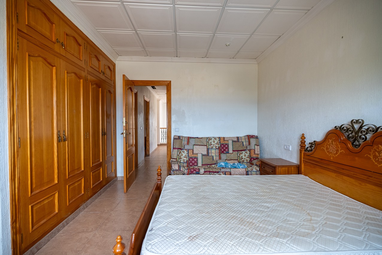 Villa, 6 Beds, Monóvar, Alicante with Large Plot and Mountain Views