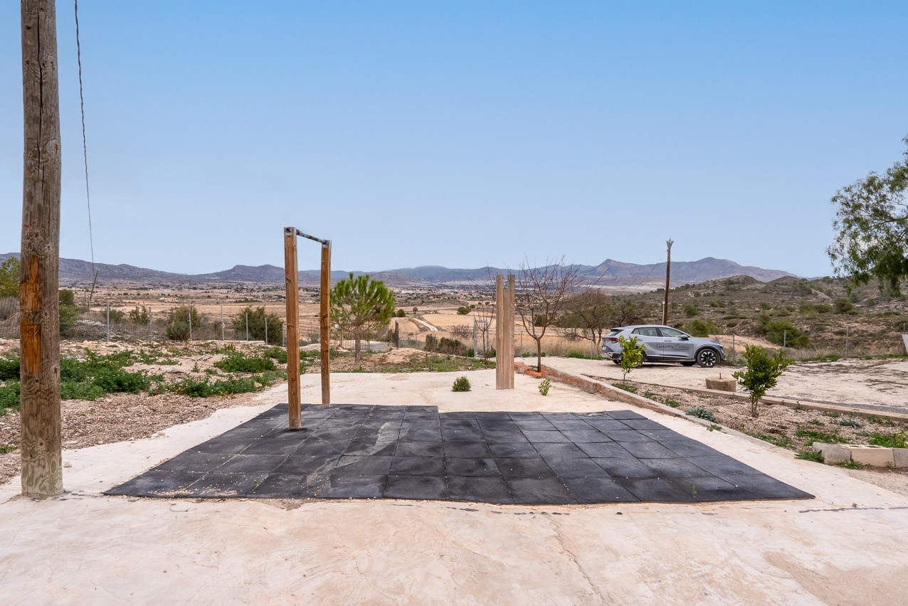 Villa, 6 Beds, Monóvar, Alicante with Large Plot and Mountain Views