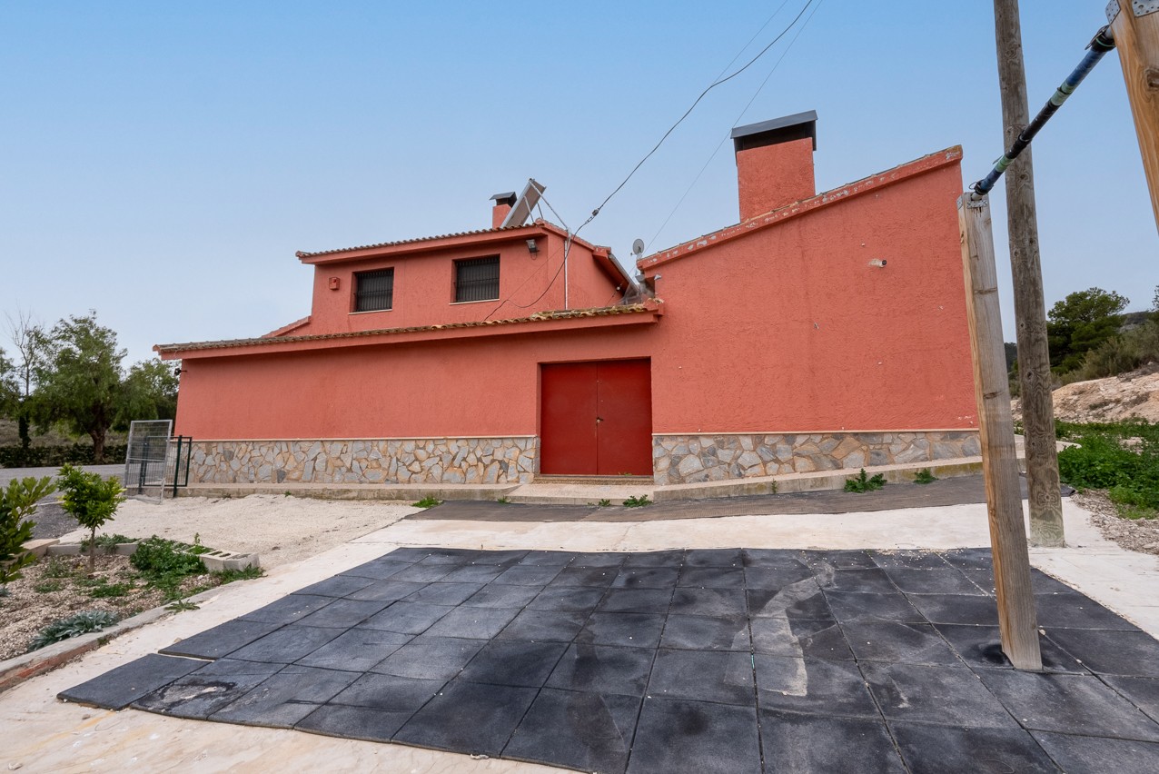 Villa, 6 Beds, Monóvar, Alicante with Large Plot and Mountain Views
