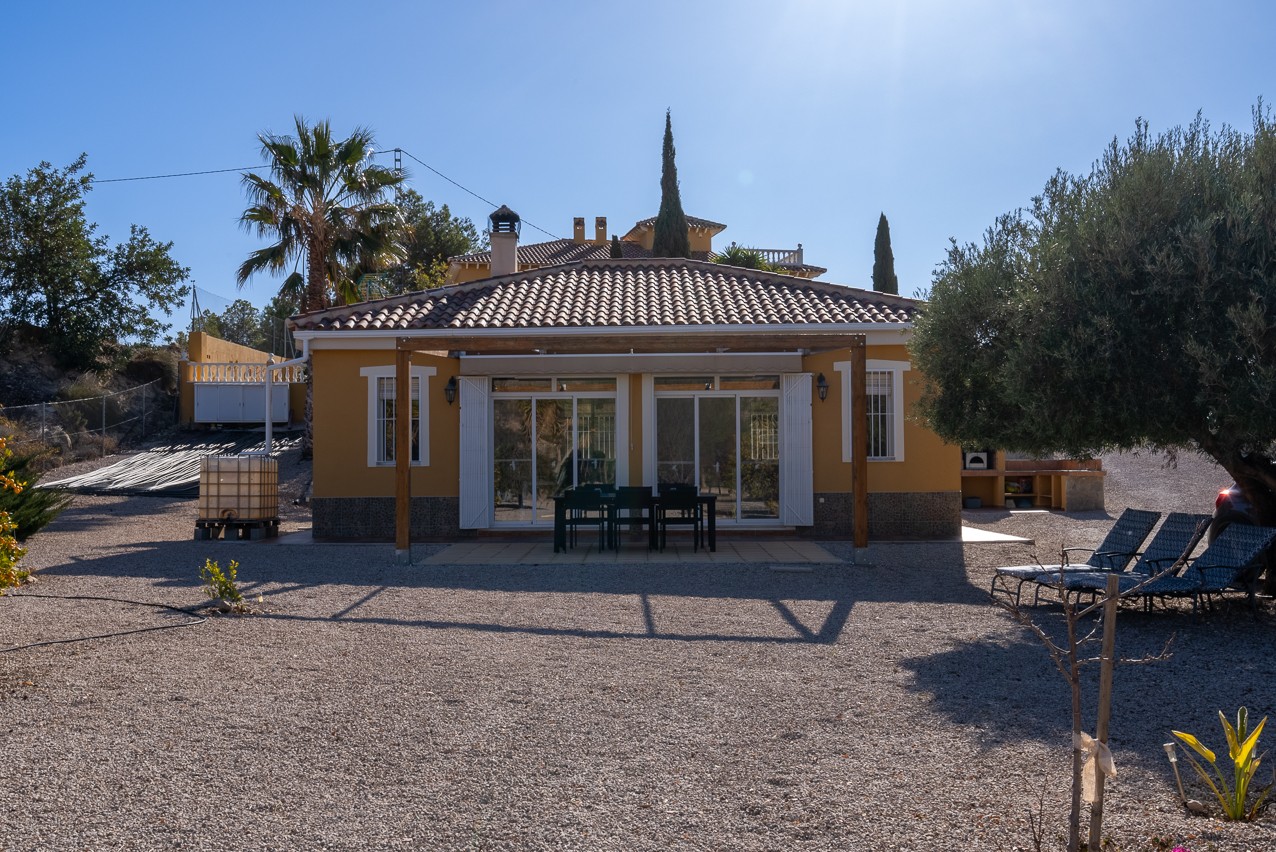 Six Bedroom Villa with Pool and Guest Casita in Abanilla
